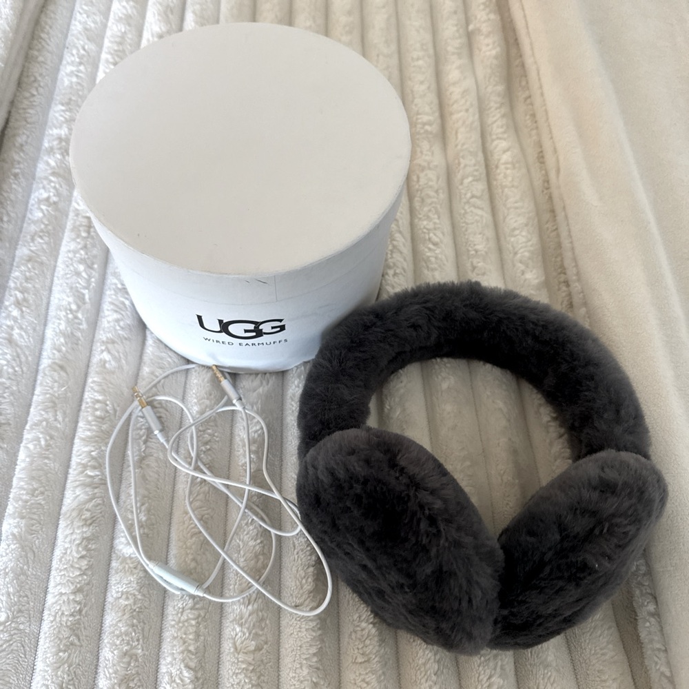 UGG wired gray earmuffs